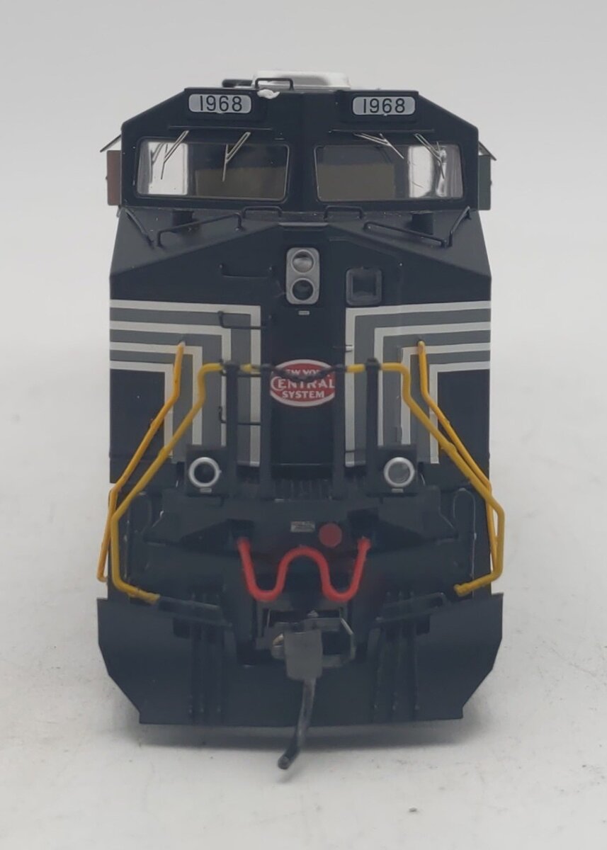 InterMountain 49762-02 HO Scale New York Central #1968 ES444AC Diesel Locomotive VG/Box