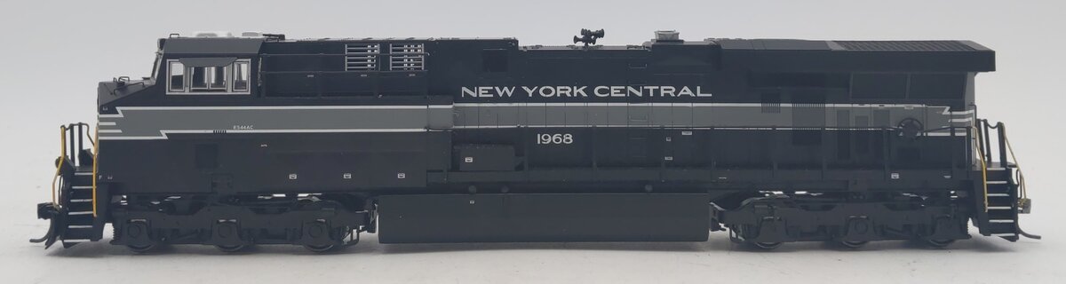 InterMountain 49762-02 HO Scale New York Central #1968 ES444AC Diesel Locomotive VG/Box