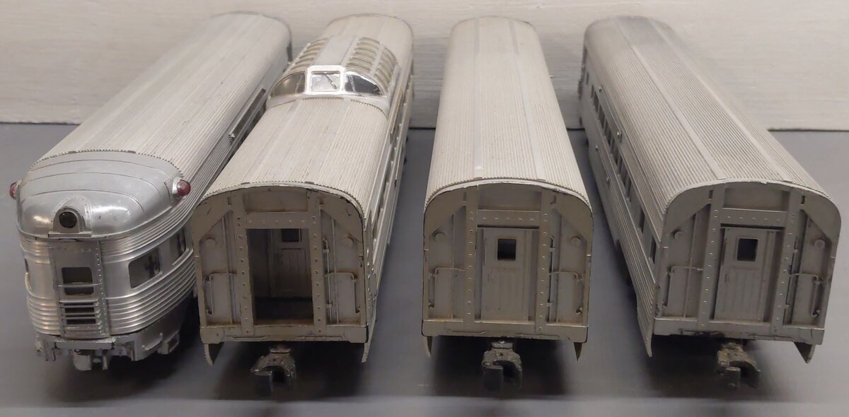 Lionel Vintage O Lionel Lines Aluminum Passenger Cars #2533,2530,2531,2532 [4] VG