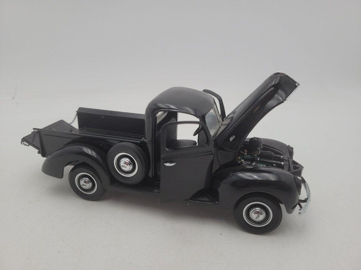 Franklin Mint B11UK21 1:24 Scale Black 1940 Ford Pick Up Truck F-100 Die-Cast EX/Box