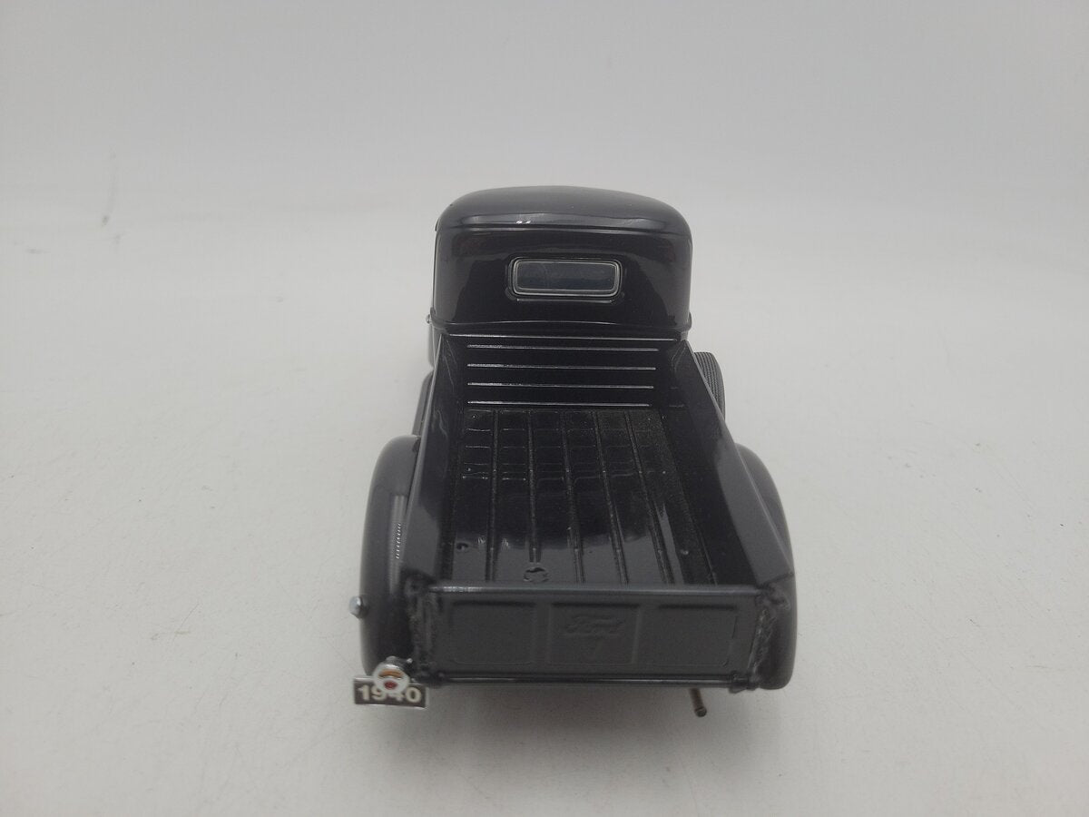 Franklin Mint B11UK21 1:24 Scale Black 1940 Ford Pick Up Truck F-100 Die-Cast EX/Box