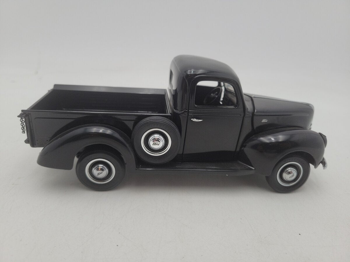 Franklin Mint B11UK21 1:24 Scale Black 1940 Ford Pick Up Truck F-100 Die-Cast EX/Box