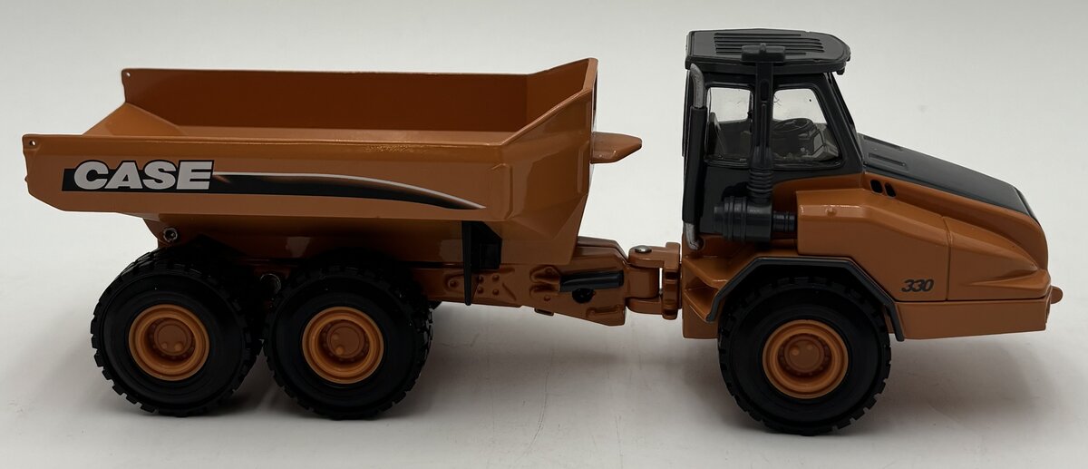 Ertl 14302 1:50 Scale Case 330 Articulated Truck LN/Box