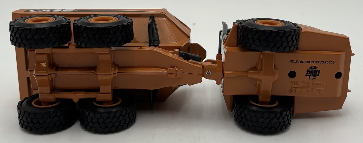Ertl 14302 1:50 Scale Case 330 Articulated Truck LN/Box