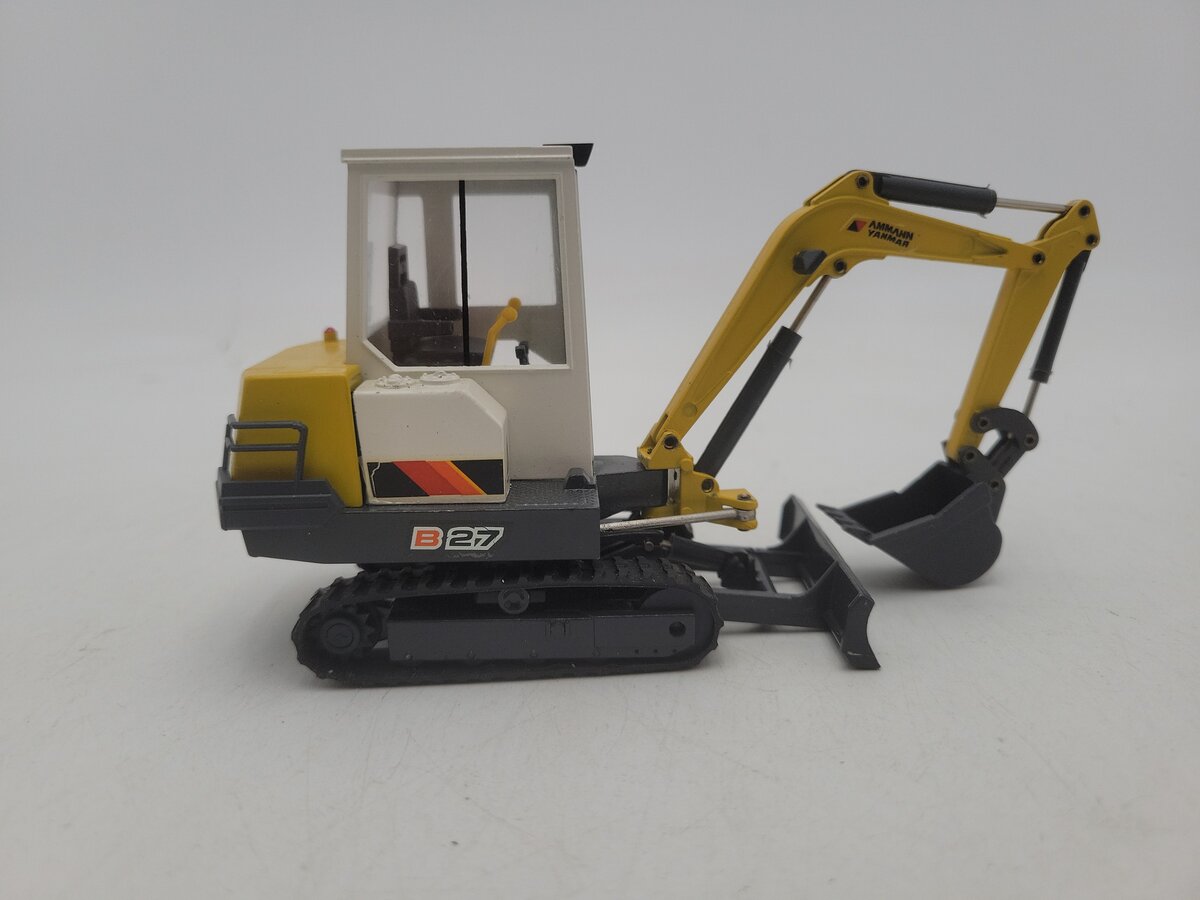 CEF 274 1:30 Scale Yanmar Ammann B27 Compact Excavator Die Cast EX/Box