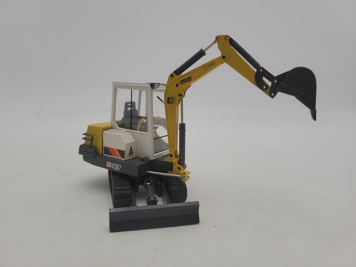 CEF 274 1:30 Scale Yanmar Ammann B27 Compact Excavator Die Cast EX/Box