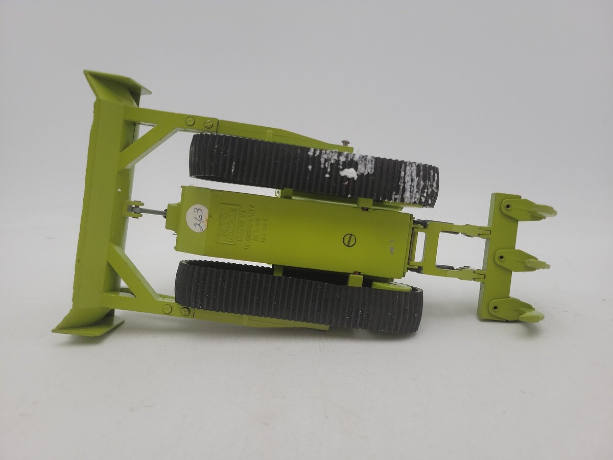NZG 184 1:40 Scale Terex 82-50 GM Bulldozer With Ripper EX