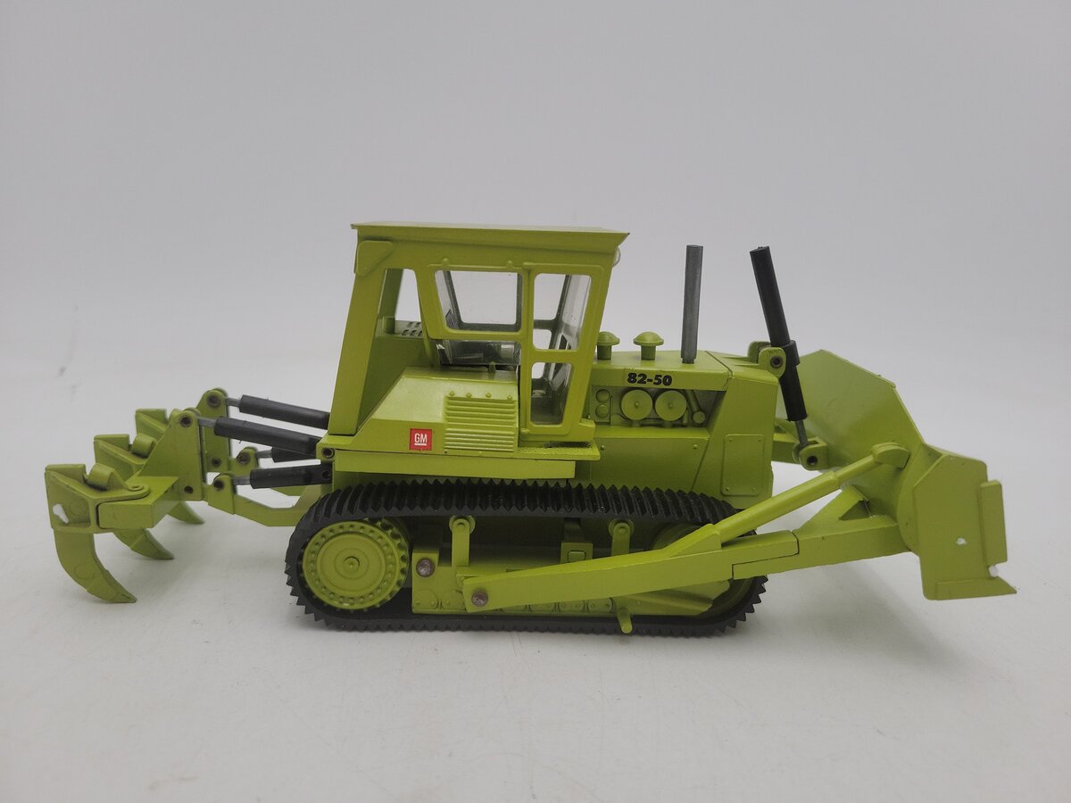 NZG 184 1:40 Scale Terex 82-50 GM Bulldozer With Ripper EX