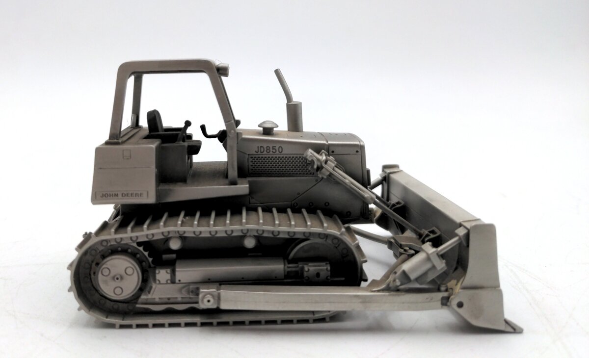 SpecCast JD850 1:50 Scale John Deer 850C Crawler Pewter Edition NIB