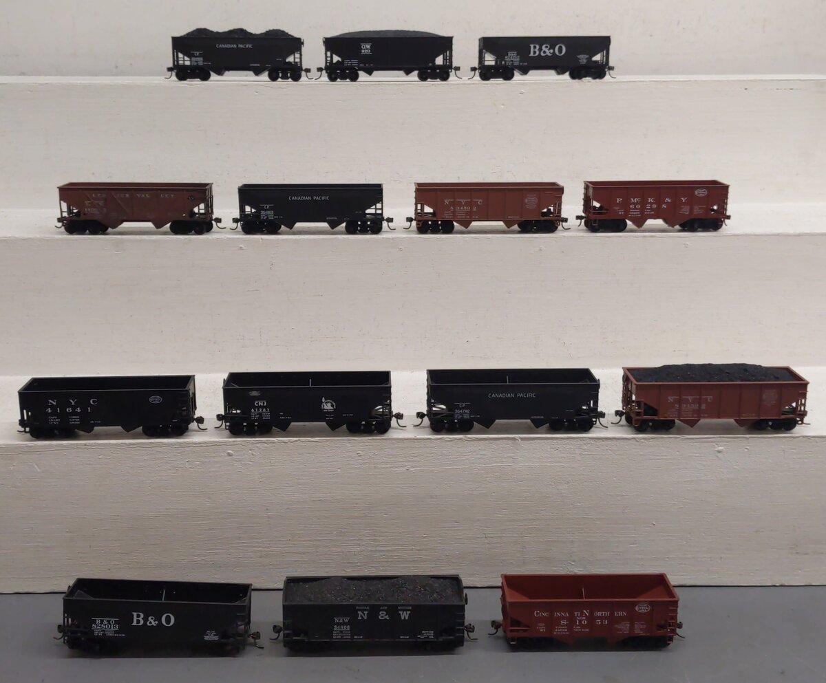 Assorted HO Scale 2-Bay Hoppers [14] VG