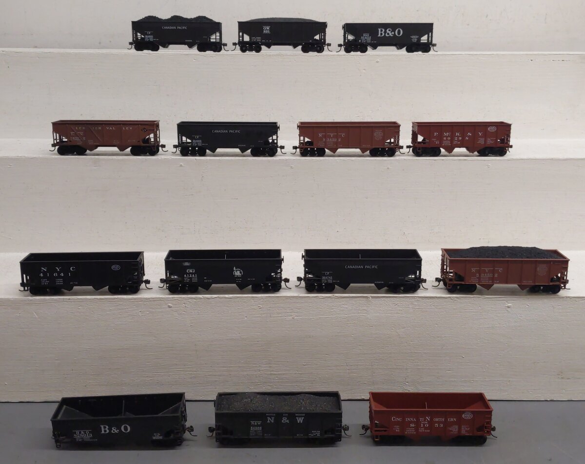 Assorted HO Scale 2-Bay Hoppers [14] VG