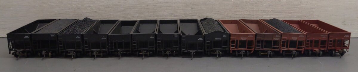 Assorted HO Scale 2-Bay Hoppers [14] VG