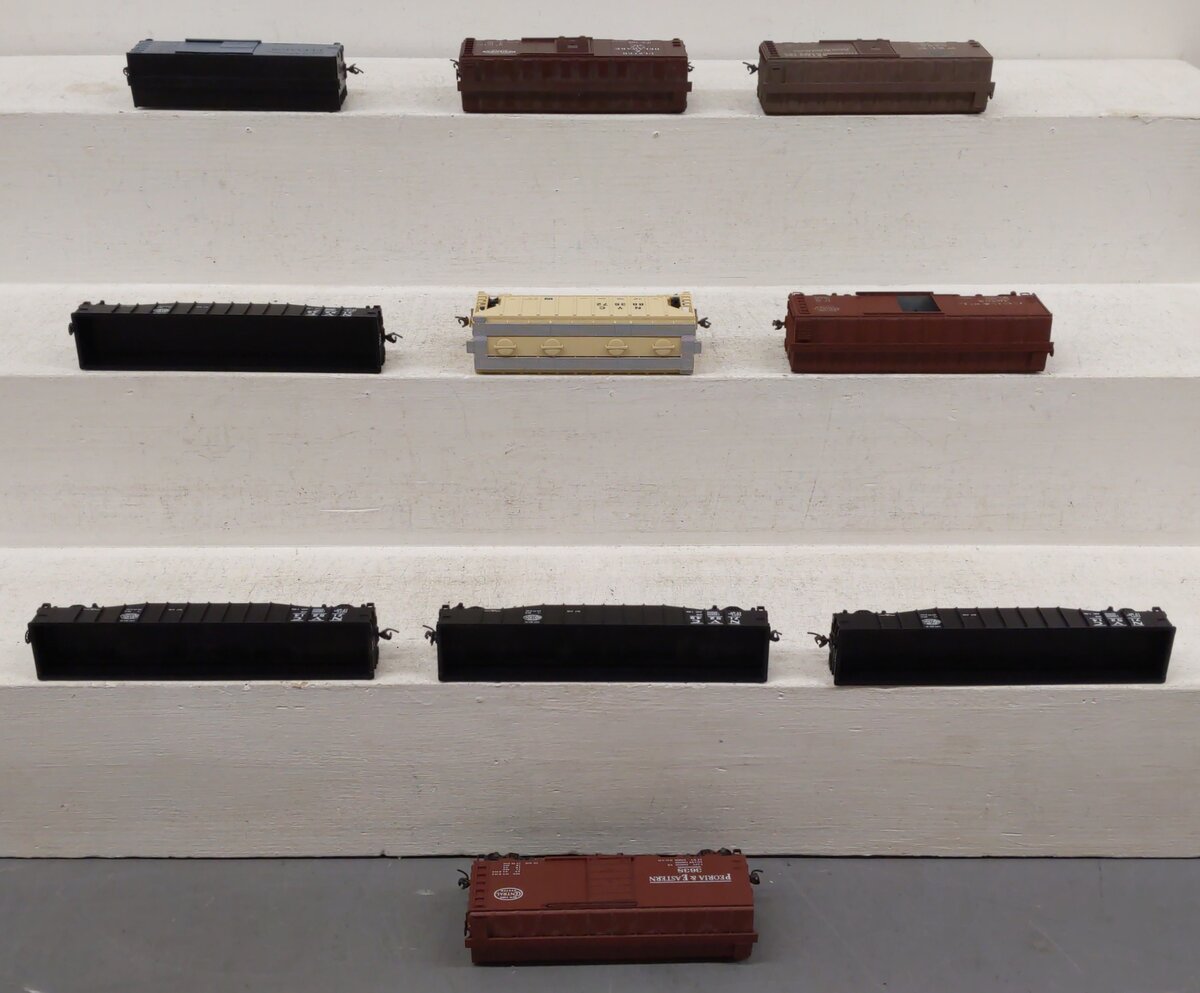 Assorted HO Scale Freight Cars [10] EX