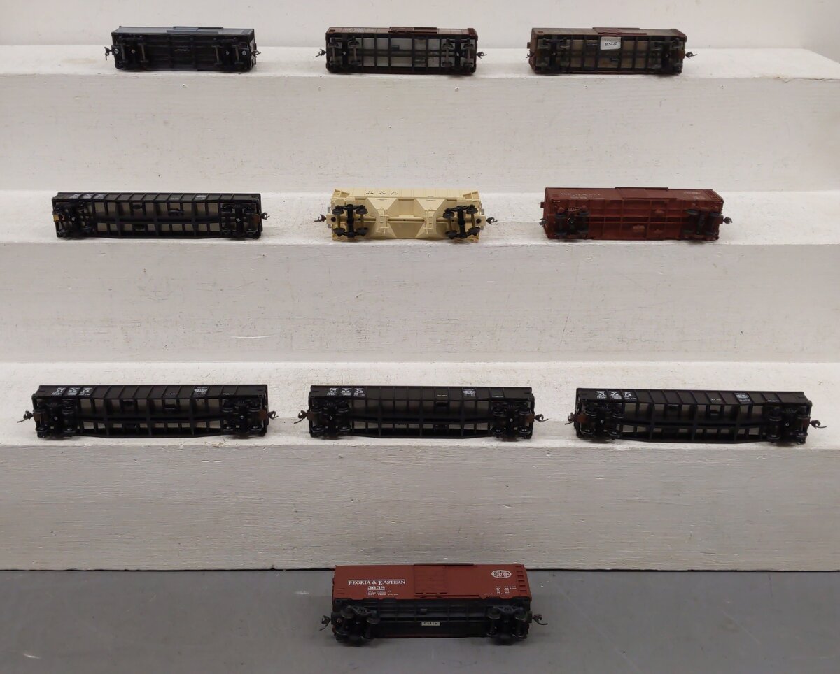 Assorted HO Scale Freight Cars [10] EX