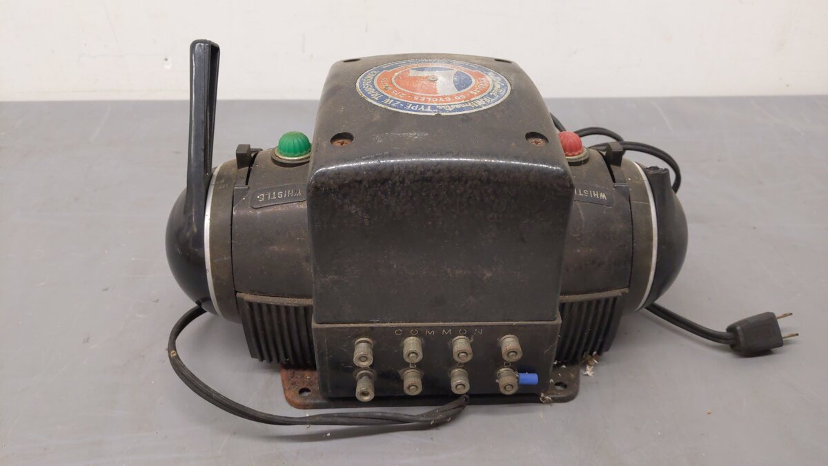 Lionel ZW Vintage O Gauge Trainmaster 275 Watt Transformer with Whistle