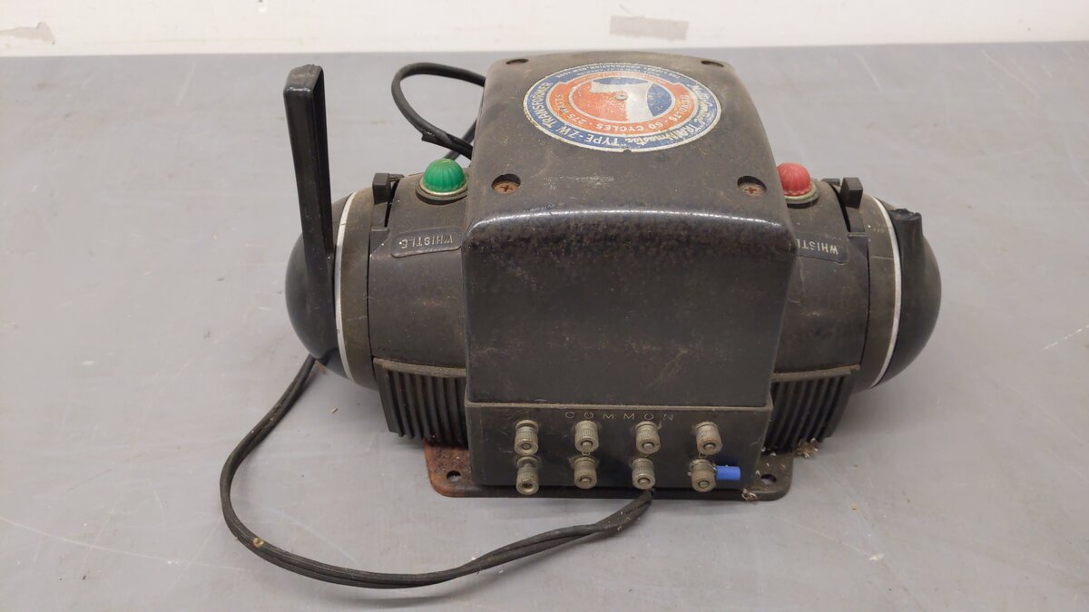 Lionel ZW Vintage O Gauge Trainmaster 275 Watt Transformer with Whistle