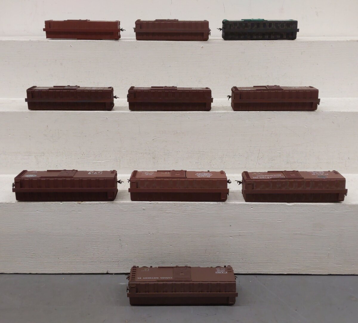 Assorted HO Scale Freight Cars [10] VG