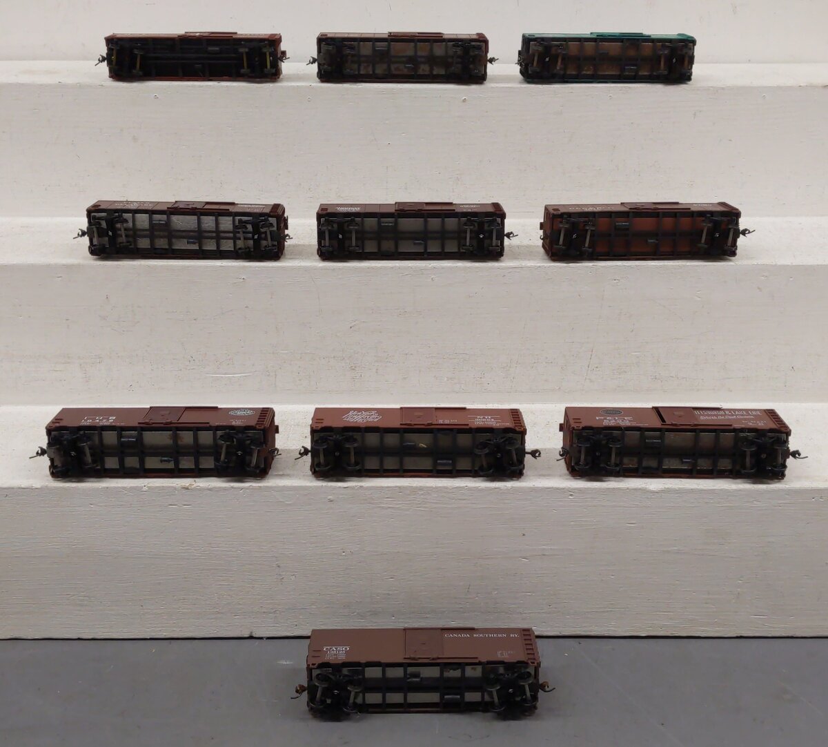 Assorted HO Scale Freight Cars [10] VG