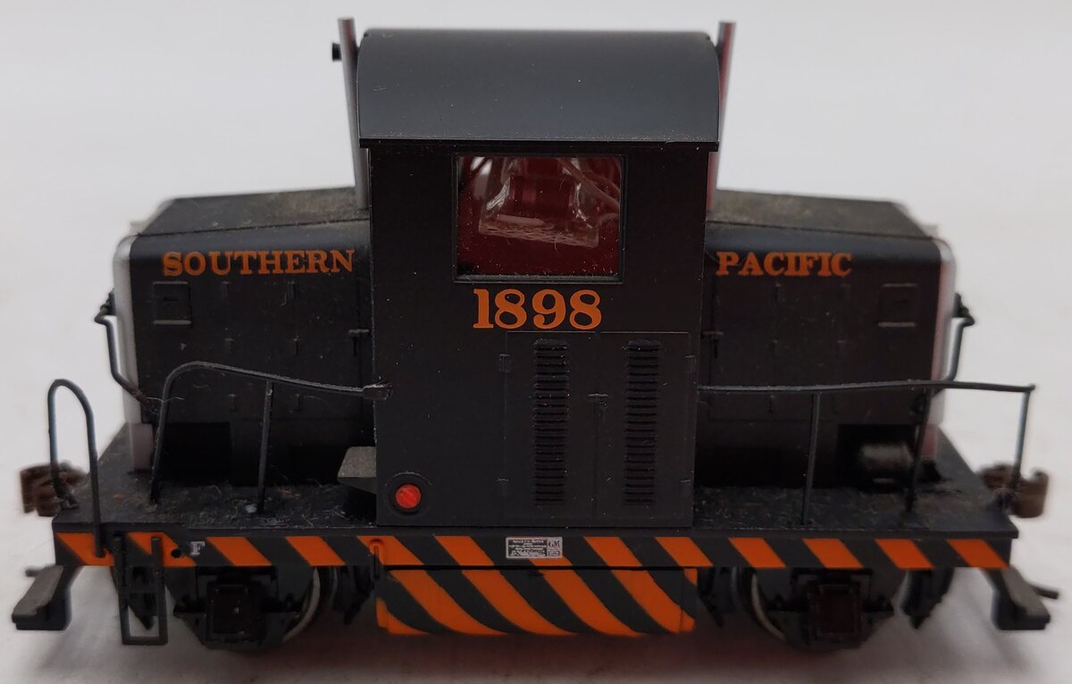 Roundhouse 84106 HO Southern Pacific EMD Model 40 Demonstrator #1898 VG