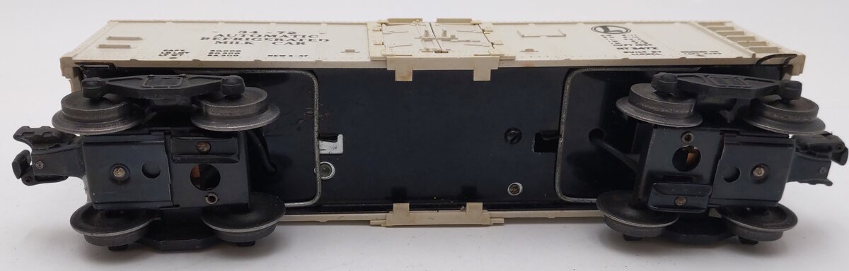 Lionel 3472 O Vintage Operating Milk Car with Platform/Box