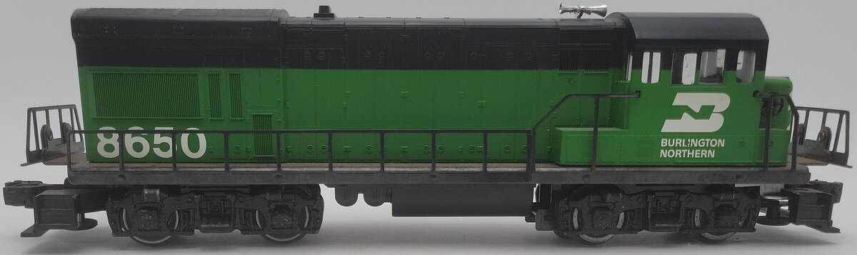 Lionel 6-8650 O Burlington Northern U36B Powered Diesel Locomotive #8650 EX