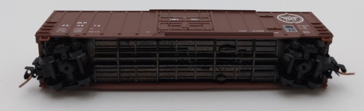Micro-Trains 51100172 Z MP 50' Rib Side Box Car w/Plug Door #253675 LN/Box