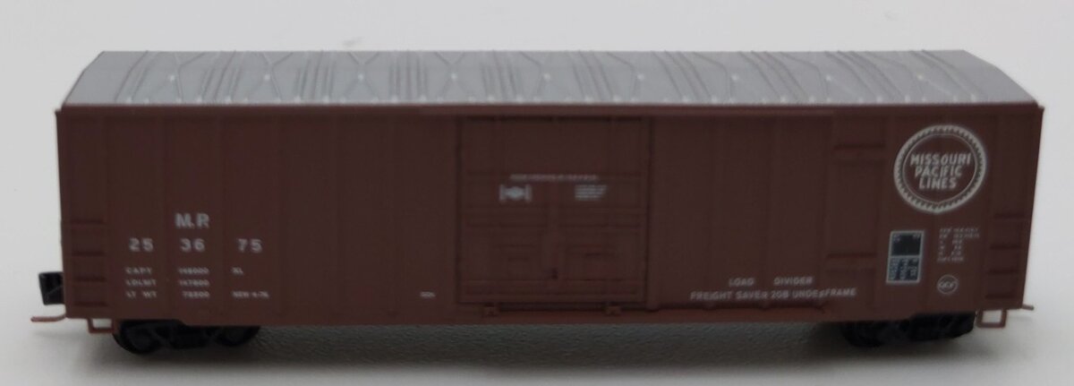 Micro-Trains 51100172 Z MP 50' Rib Side Box Car w/Plug Door #253675 LN/Box