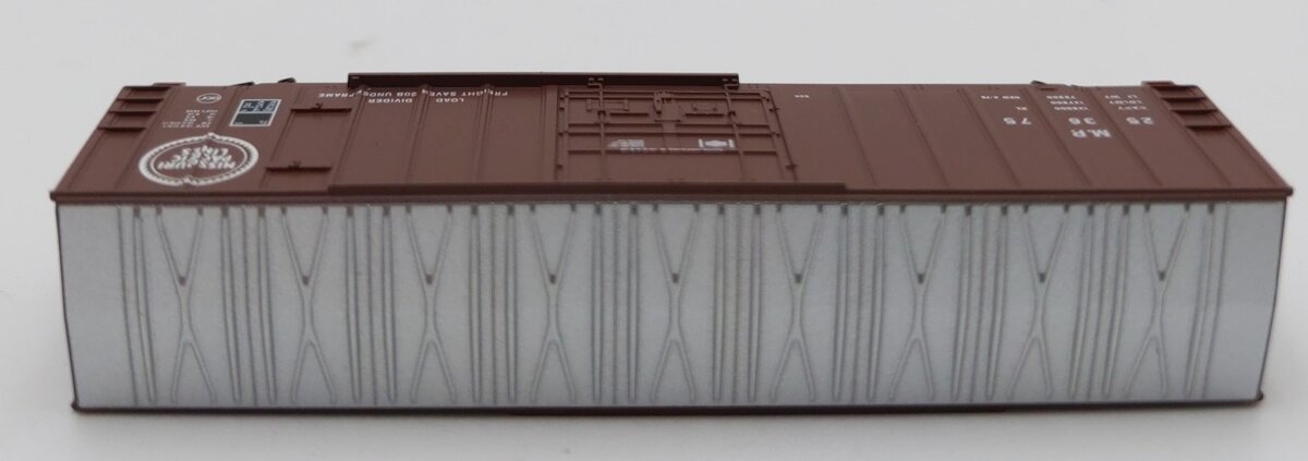 Micro-Trains 51100172 Z MP 50' Rib Side Box Car w/Plug Door #253675 LN/Box