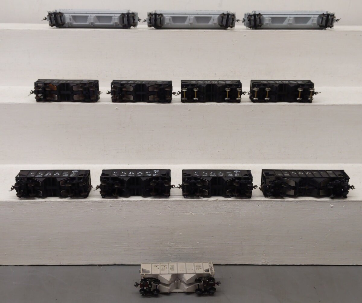 Atlas, Accurail & Other HO Scale Open & Covered Hoppers [12] VG
