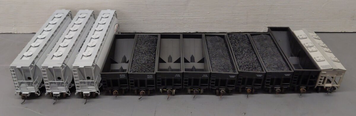 Atlas, Accurail & Other HO Scale Open & Covered Hoppers [12] VG