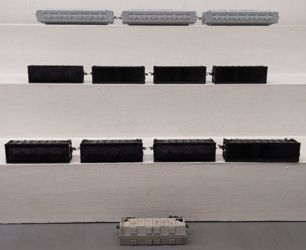 Atlas, Accurail & Other HO Scale Open & Covered Hoppers [12] VG