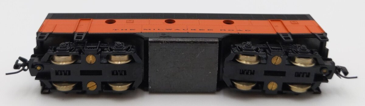 Micro-Trains 98012140 Z Milwaukee Road F7 B-Unit Dummy Diesel Locomotive LN/Box