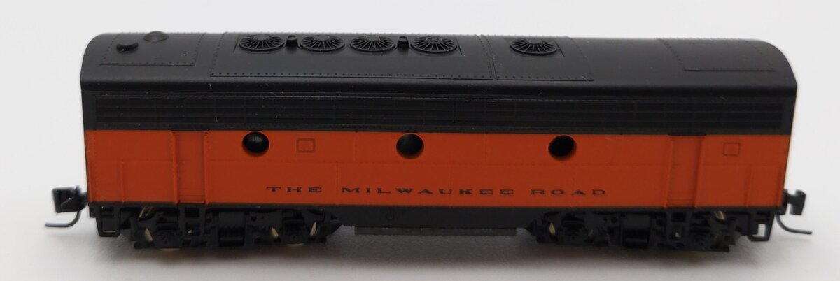 Micro-Trains 98012140 Z Milwaukee Road F7 B-Unit Dummy Diesel Locomotive LN/Box