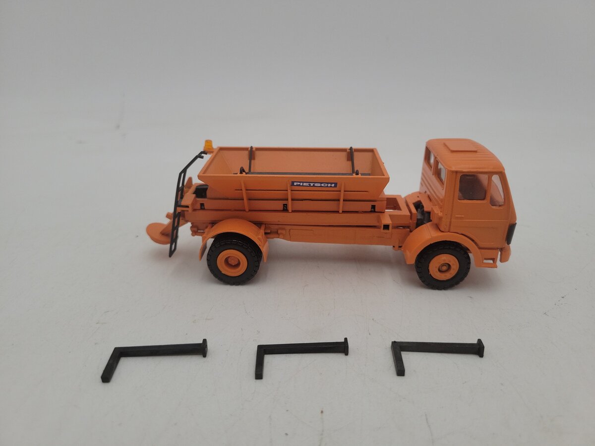 Conrad 3063 1:50 Scale Mercedes Benz Pietsch Grit Sander Truck Die Cast Metal VG/Box
