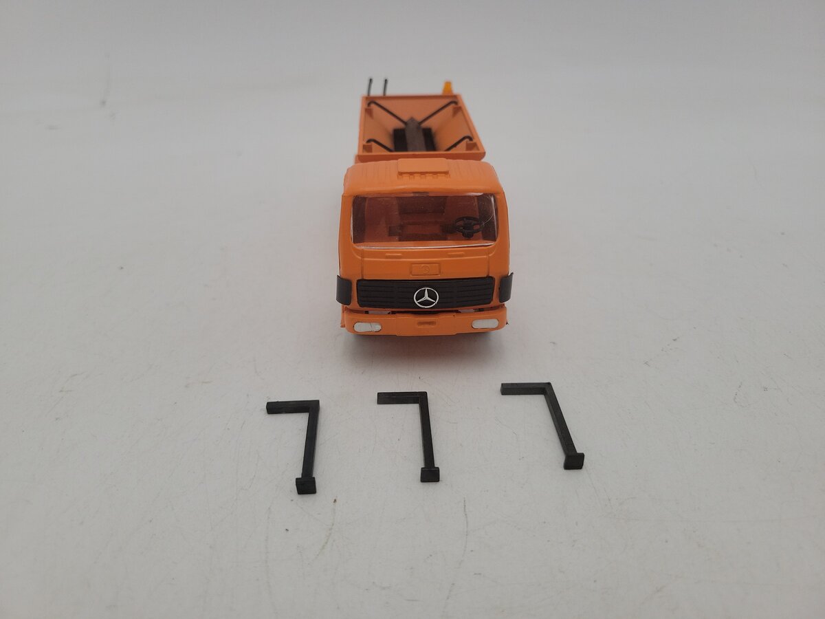Conrad 3063 1:50 Scale Mercedes Benz Pietsch Grit Sander Truck Die Cast Metal VG/Box