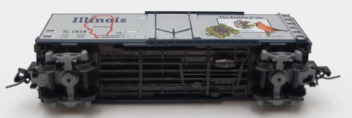 MicroTrains 50200501 Z Scale Illinois 40' Standard Plug Door Boxcar #1818 LN/Box
