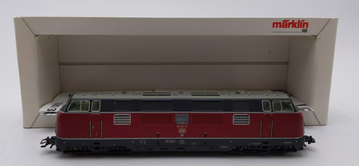 Marklin 3582 HO Scale Deutsche Bundesbahn (DB) Diesel Locomotive #221 107-6 LN/Box