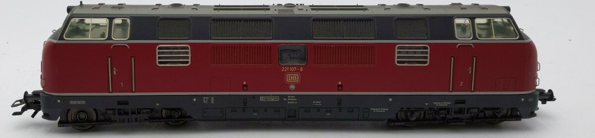 Marklin 3582 HO Scale Deutsche Bundesbahn (DB) Diesel Locomotive #221 107-6 LN/Box