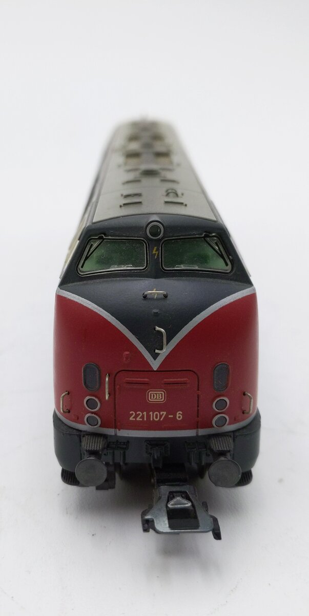 Marklin 3582 HO Scale Deutsche Bundesbahn (DB) Diesel Locomotive #221 107-6 LN/Box