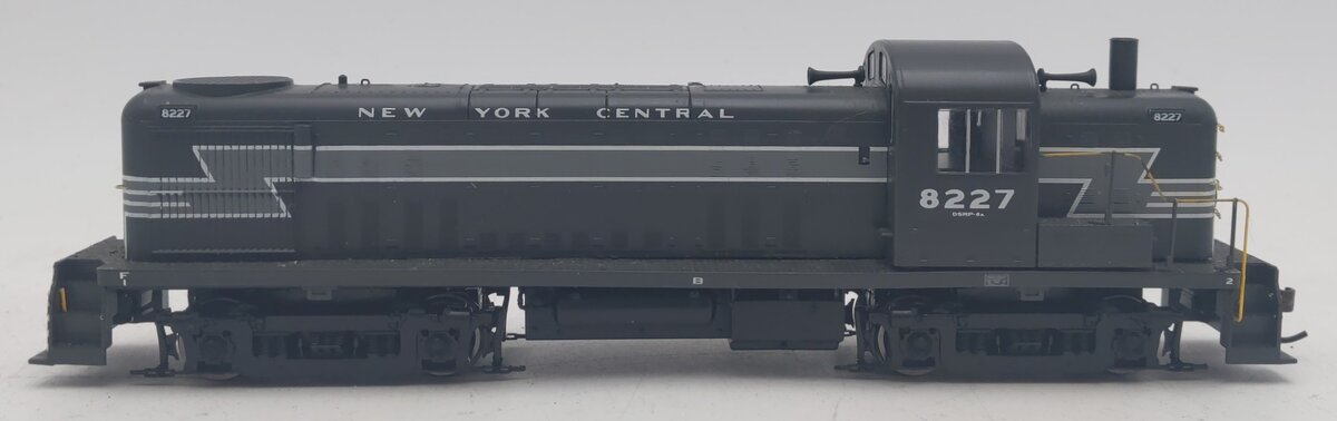Athearn 94011 HO New York Central Rs-3 Diesel Locomotive #8227 EX