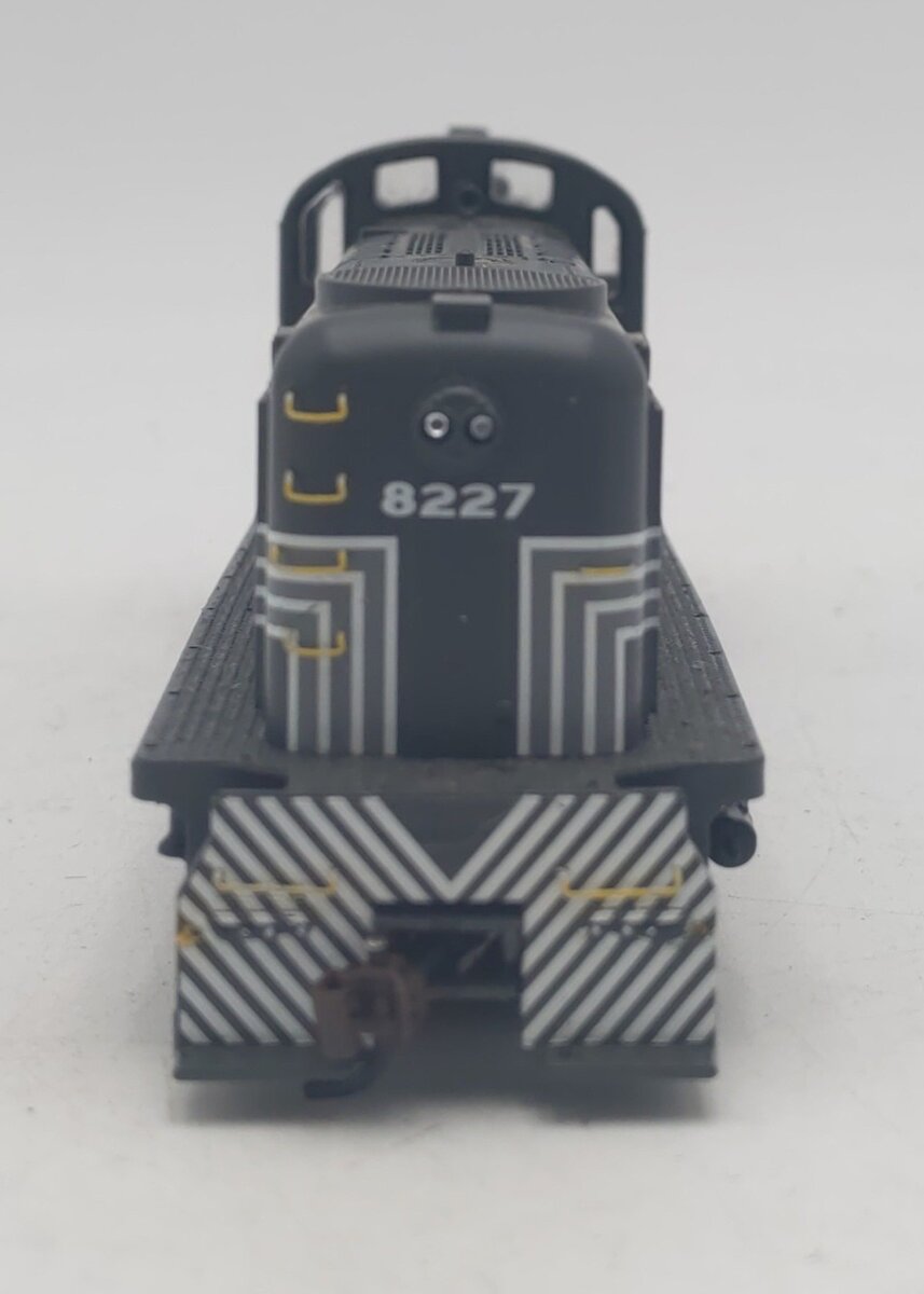 Athearn 94011 HO New York Central Rs-3 Diesel Locomotive #8227 EX