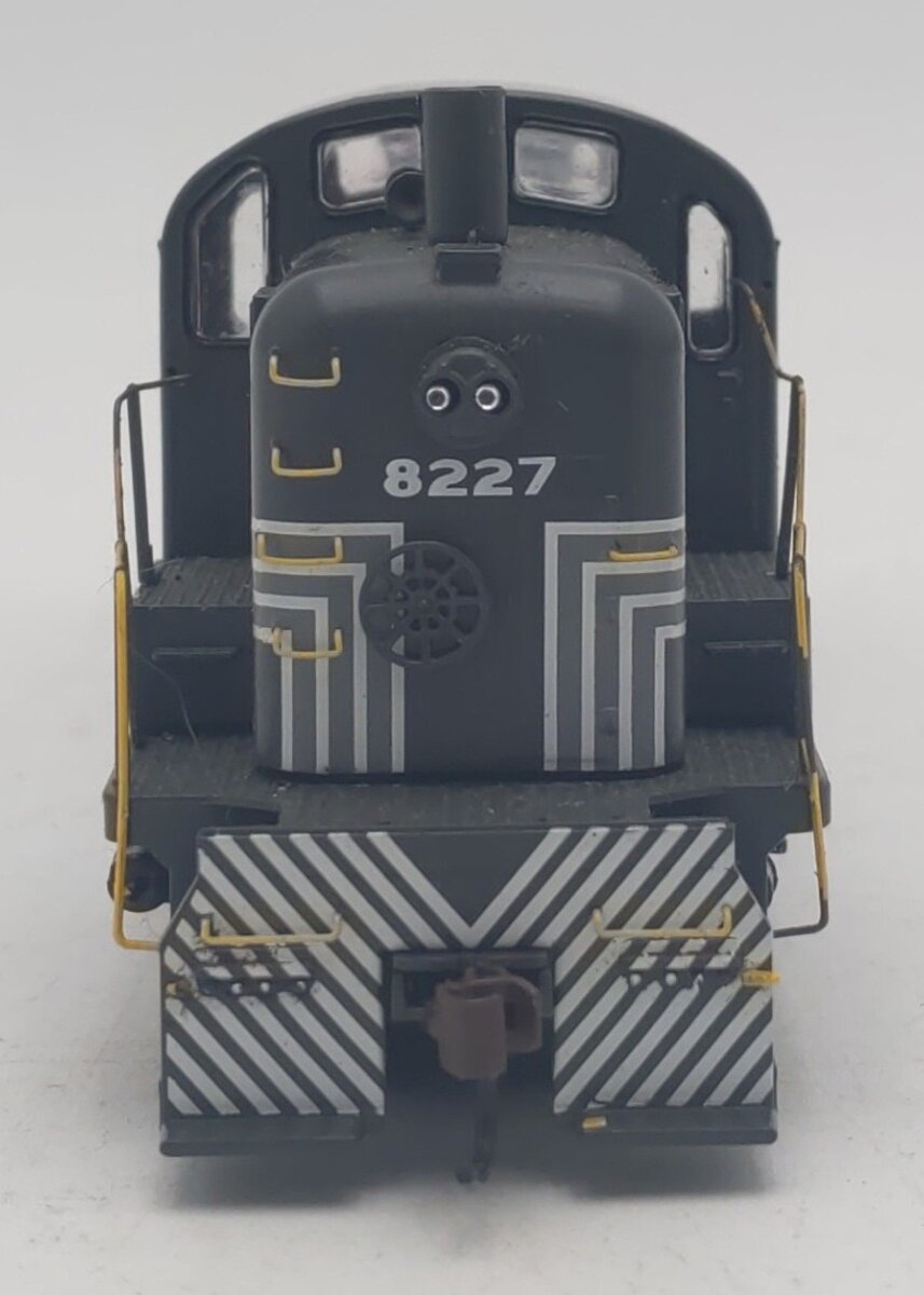 Athearn 94011 HO New York Central Rs-3 Diesel Locomotive #8227 EX