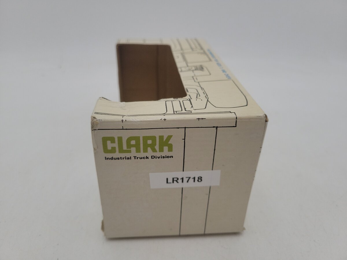 Ertl 1530 1:25 Scale Green Clark GPA 20 Lift Truck Die Cast Model LN/Box