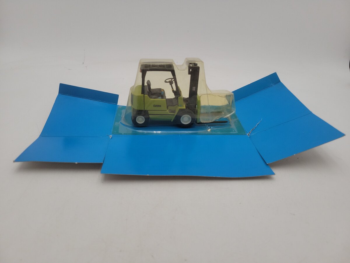 Ertl 1530 1:25 Scale Green Clark GPA 20 Lift Truck Die Cast Model LN/Box
