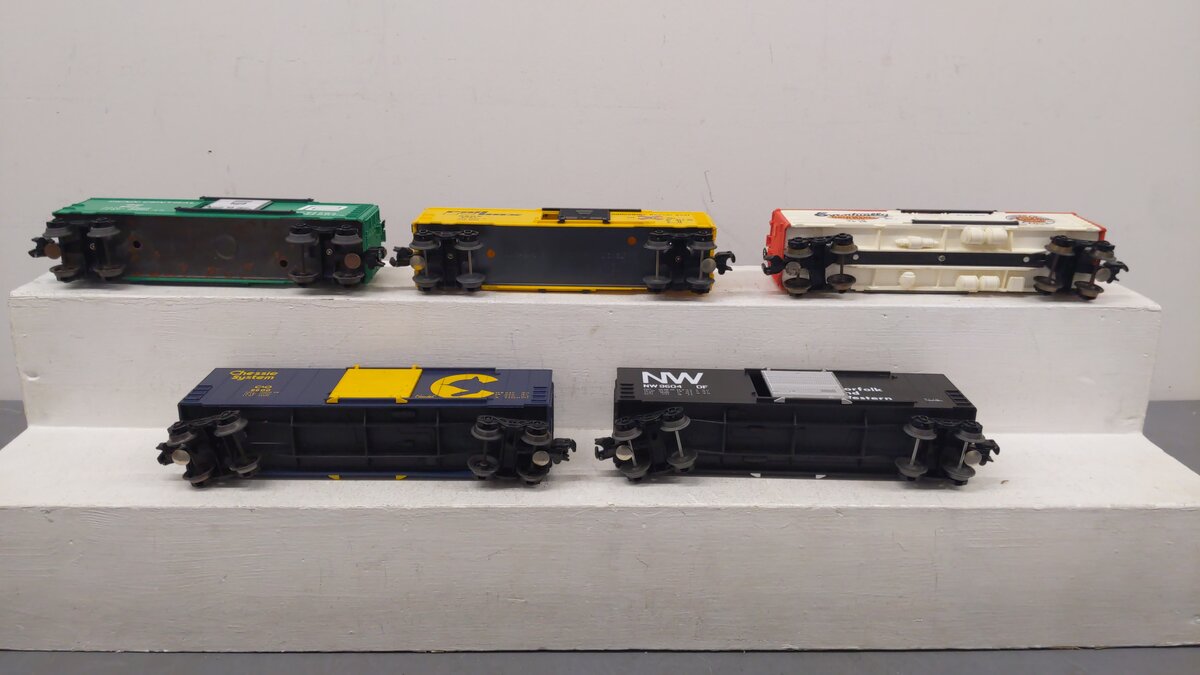 Lionel O Gauge Boxcars: 6-9211, 6-9767, 6-9860, 6-9600, 6-9604 [5] VG