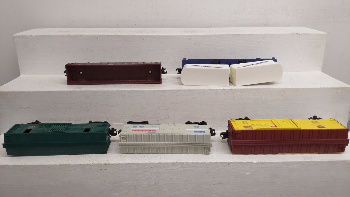 Lionel & Others O Gauge Assorted Train Cars [5] VG