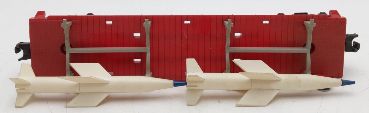 Lionel 6823 Vintage O Flatcar with IRBM Missiles VG