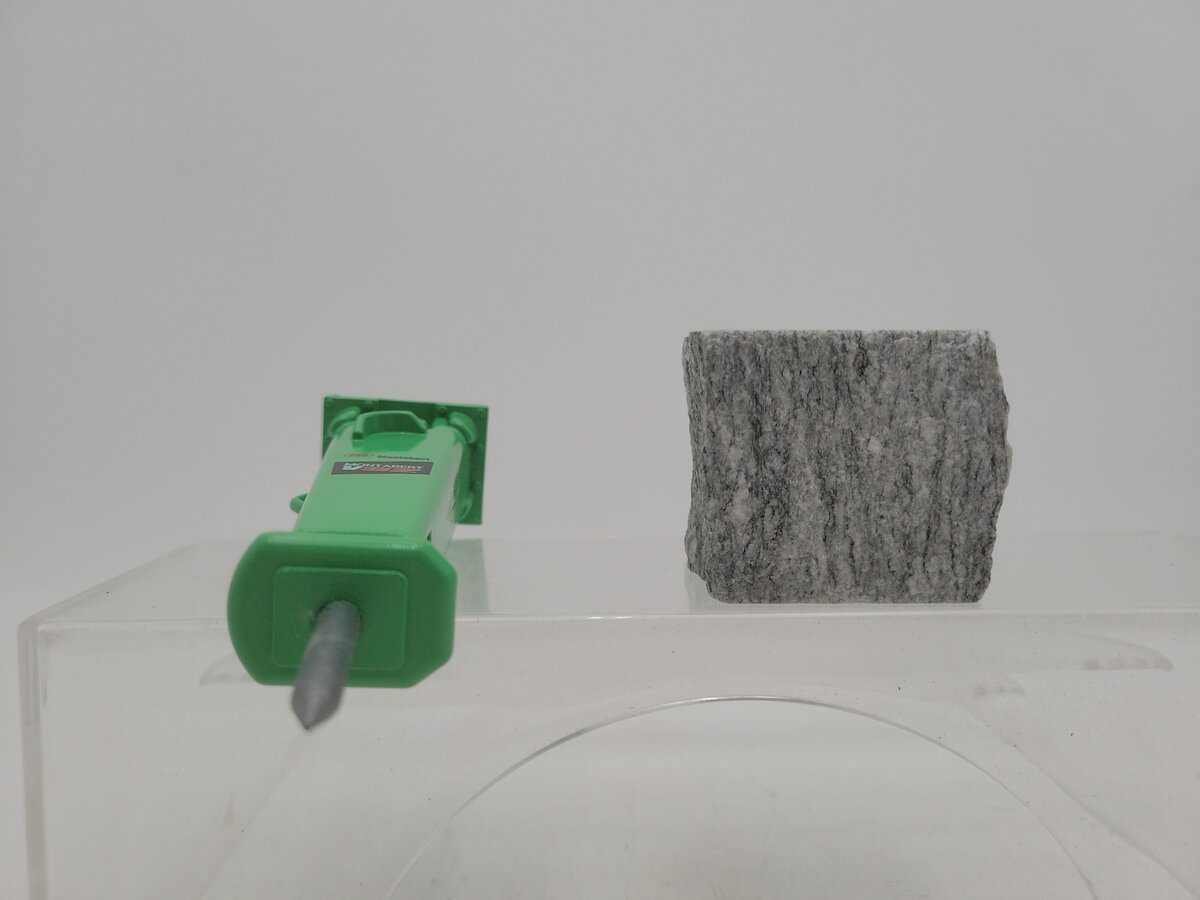 Old Cars V32 1:15 Scale Green IR Montabert Hammer Breaker With Rock EX/Box