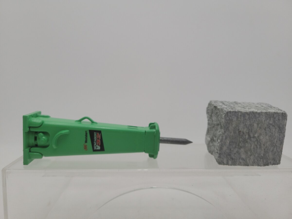 Old Cars V32 1:15 Scale Green IR Montabert Hammer Breaker With Rock EX/Box
