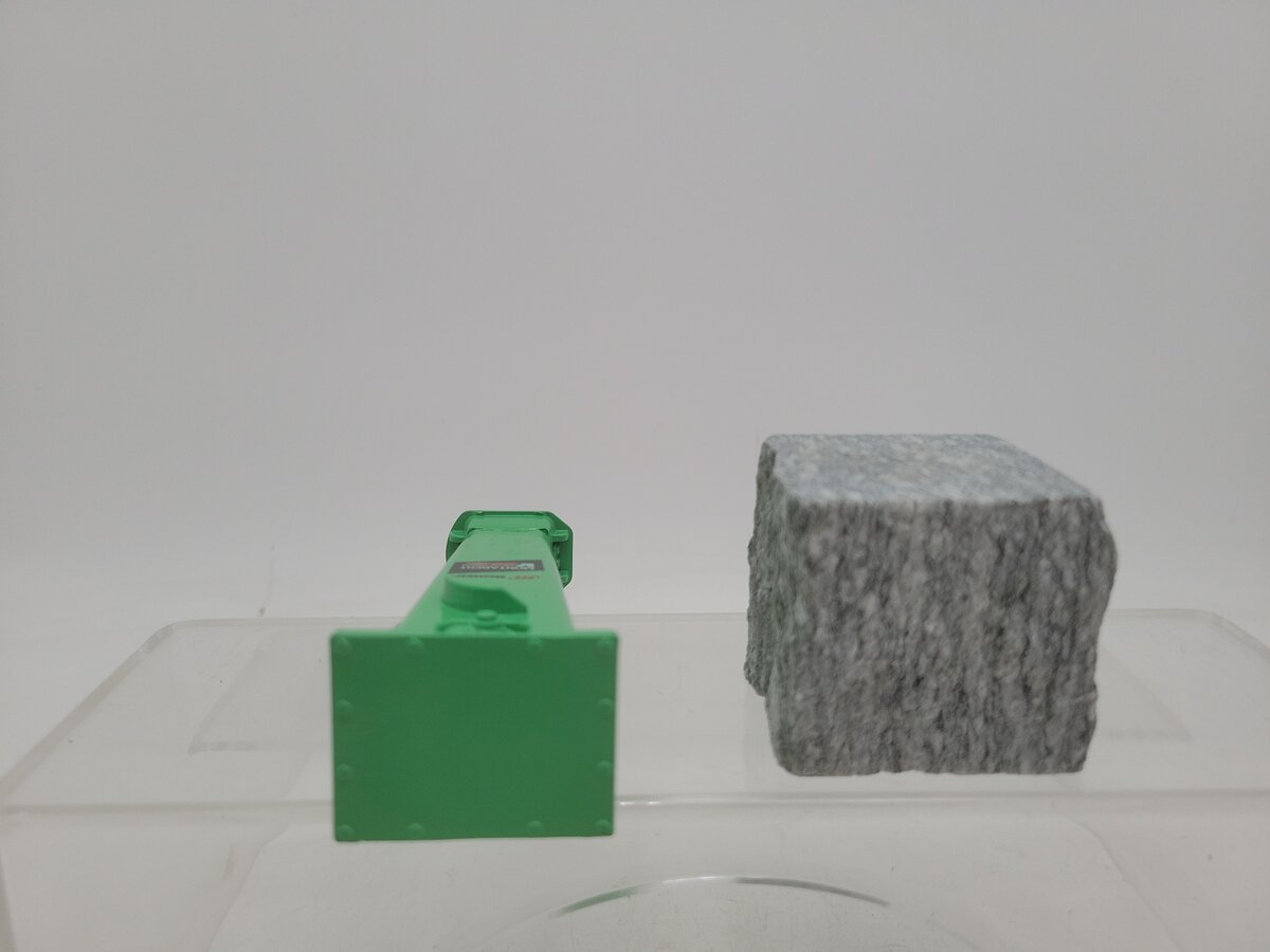 Old Cars V32 1:15 Scale Green IR Montabert Hammer Breaker With Rock EX/Box